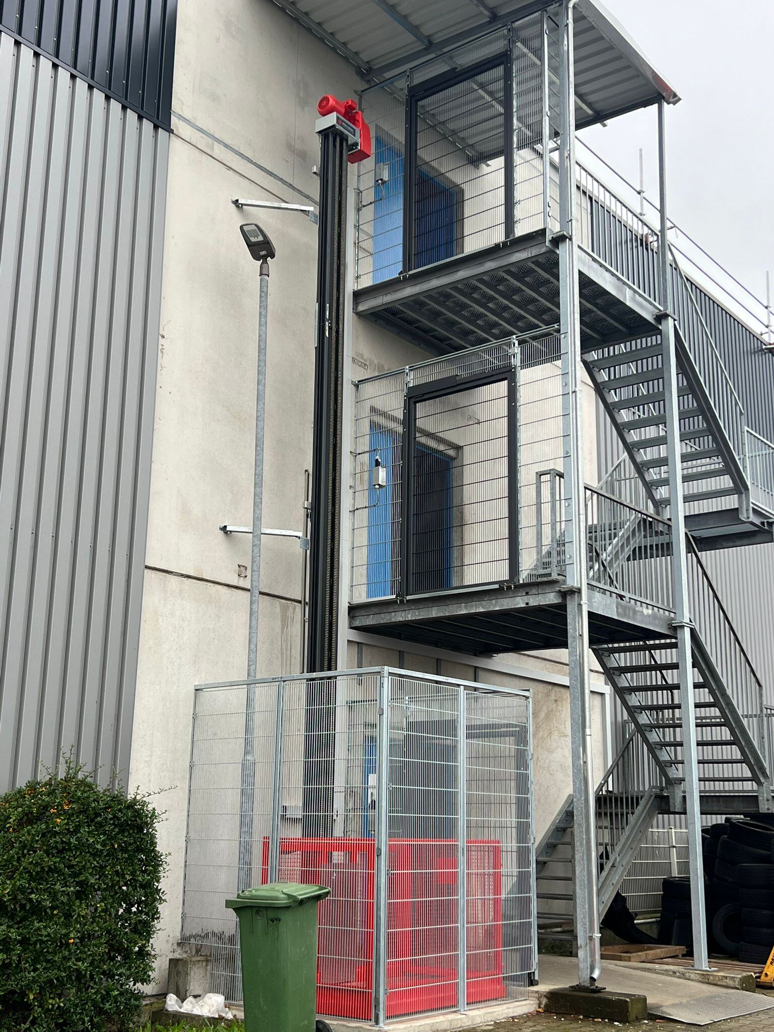 Güteraufzug Outdoor Stahlnbaubühne