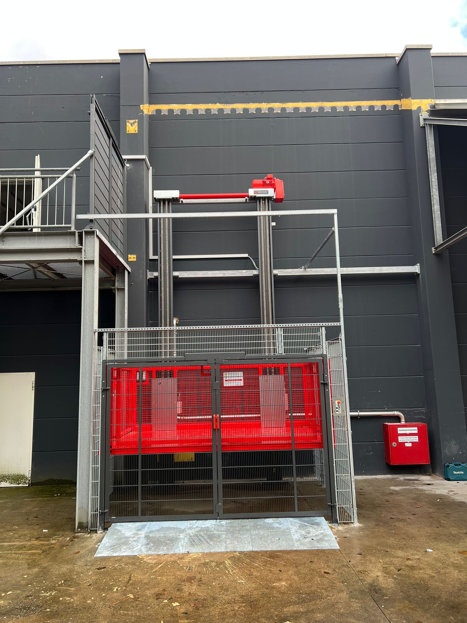 twin s outdoor an Betonfassade